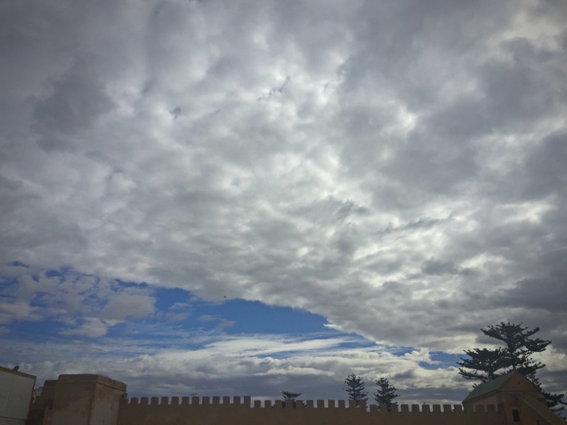 Ciel nuageux sur les remparts d'Essaouira #Off2Africa 5 Essaouira Maroc © Gilles Denizot 2016