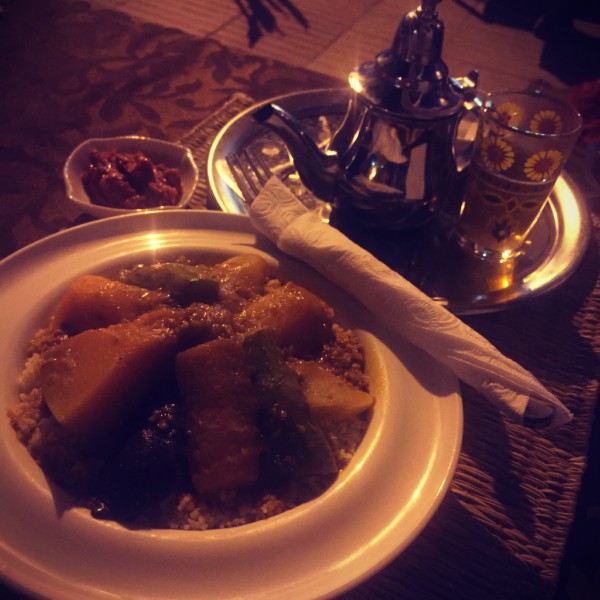 Dîner marocain, un couscous végétarien et du thé à la menthe © Gilles Denizot 2016
