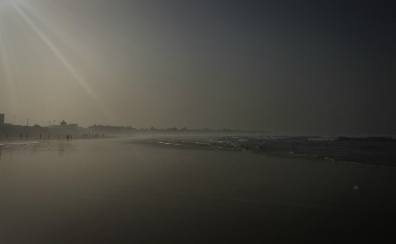 La plage de Dakar Yoff baigne dans une lumière grise #Off2Africa 36 Dakar Sénégal © Gilles Denizot 2016