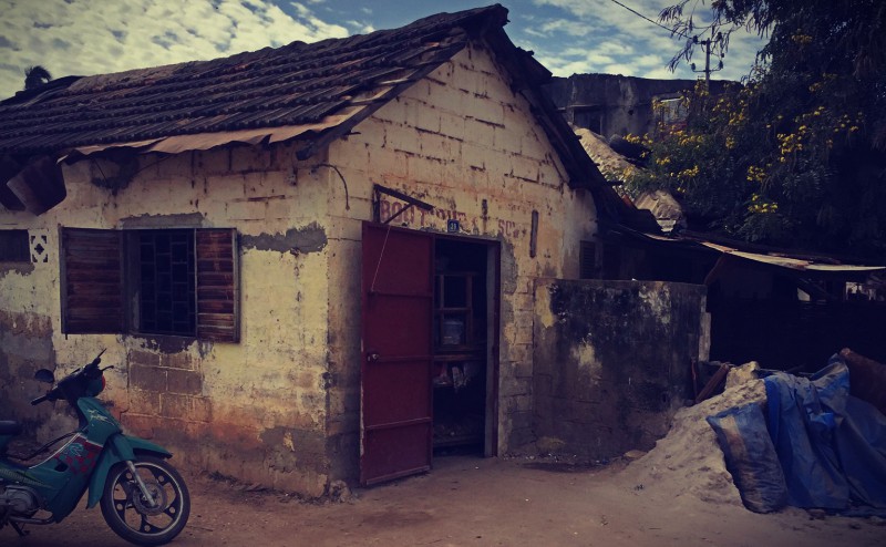 Une maison en travaux #Off2Africa 48 Ziguinchor Casamance Sénégal © Gilles Denizot 2017