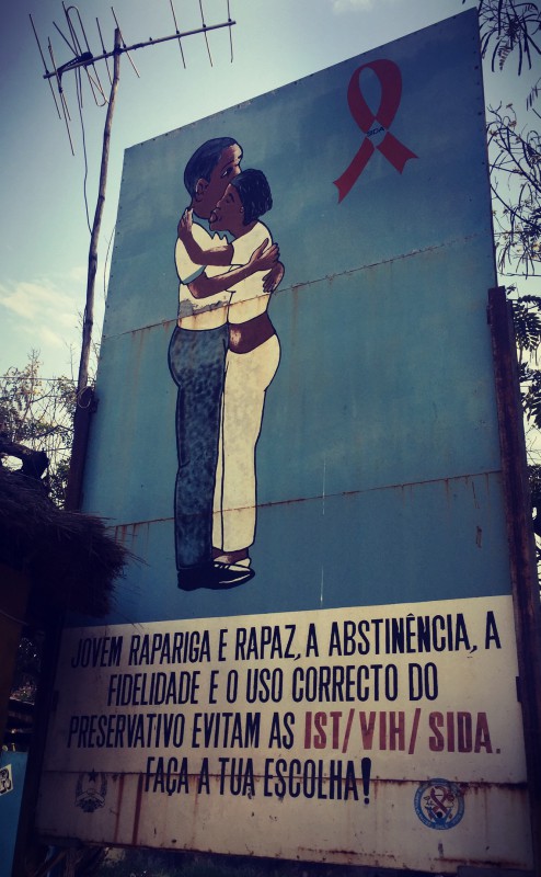 Une affiche peinte contre le VIH SIDA #Off2África 50 Bissau Guinée-Bissao © Gilles Denizot 2017