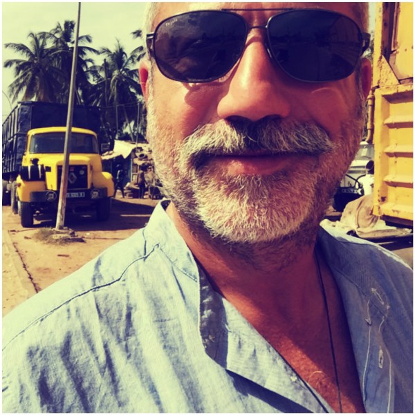Selfie au camion jaune #Off2Africa 48 Ziguinchor Casamance Sénégal © Gilles Denizot 2017