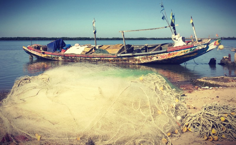 Filets et pirogue sur le port #Off2Africa 48 Ziguinchor Casamance Sénégal © Gilles Denizot 2017
