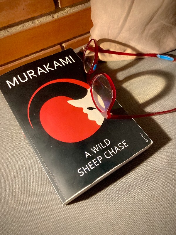 Couverture du livre A Wild Sheep Chase, Haruki Murakami #HolaBCN thankyouforthehappy © Gilles Denizot 2024
