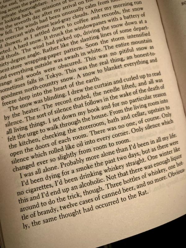 Une page du livre A Wild Sheep Chase, Haruki Murakami #HolaBCN thankyouforthehappy © Gilles Denizot 2024