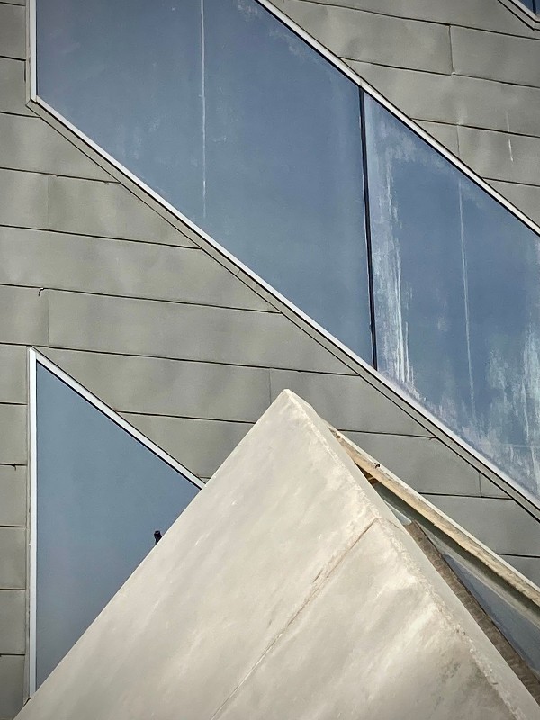 Détail de la façade du Musée du design à Barcelone #HolaBarcelona septembre 2023 © Gilles Denizot