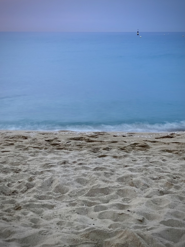 Vue maritime, sable, vagues, horizon et ciel #HolaBarcelona septembre 2023 © Gilles Denizot
